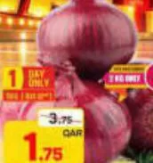 Onion, QAR 1.75 at Paris Hypermarket
